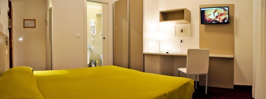 Hotel Da Mario Caorle Exterior photo